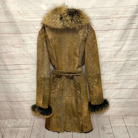 Overland Ember Sheepskin belted jacket with raccoon fur trim - Picture 2 of 11